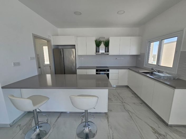 Image No.7-3 Bed House for sale