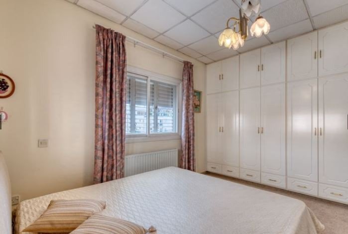 Image No.12-6 Bed House for sale