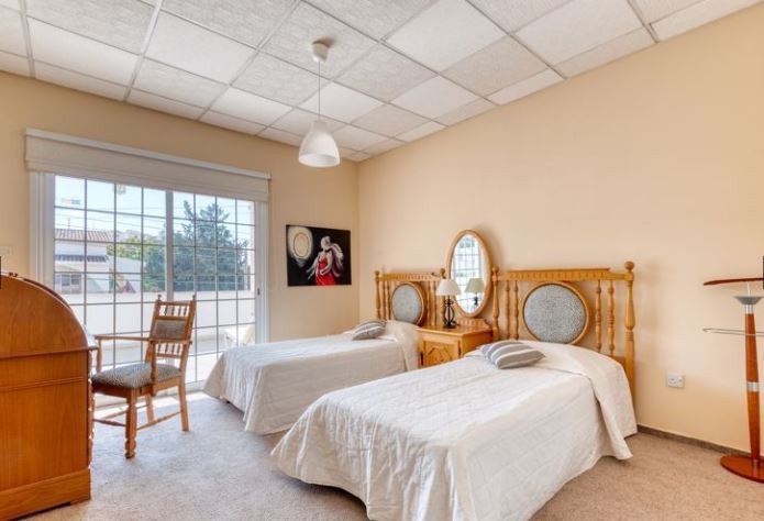 Image No.21-6 Bed House for sale