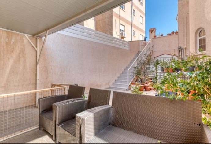 Image No.24-6 Bed House for sale