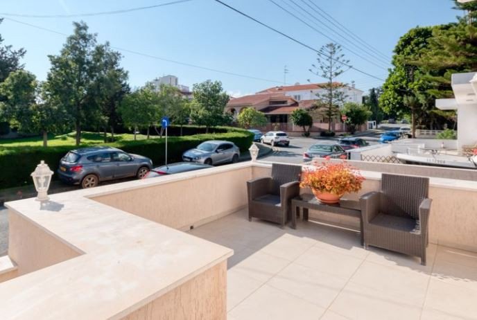 Image No.28-6 Bed House for sale