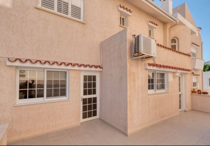 Image No.30-6 Bed House for sale