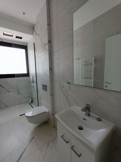 Image No.25-4 Bed House for sale