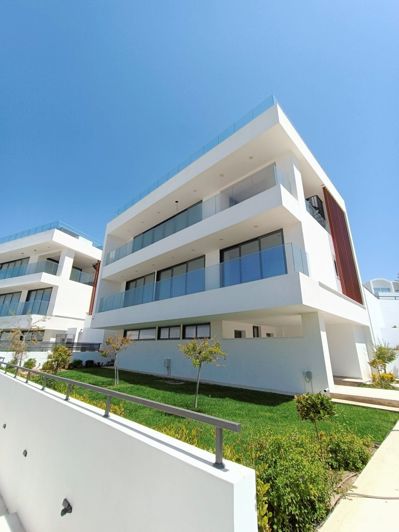 Image No.3-4 Bed House for sale