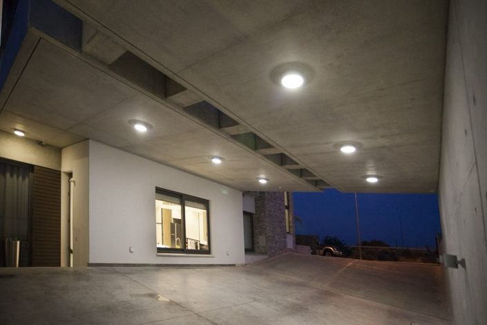 Image No.8-5 Bed House for sale