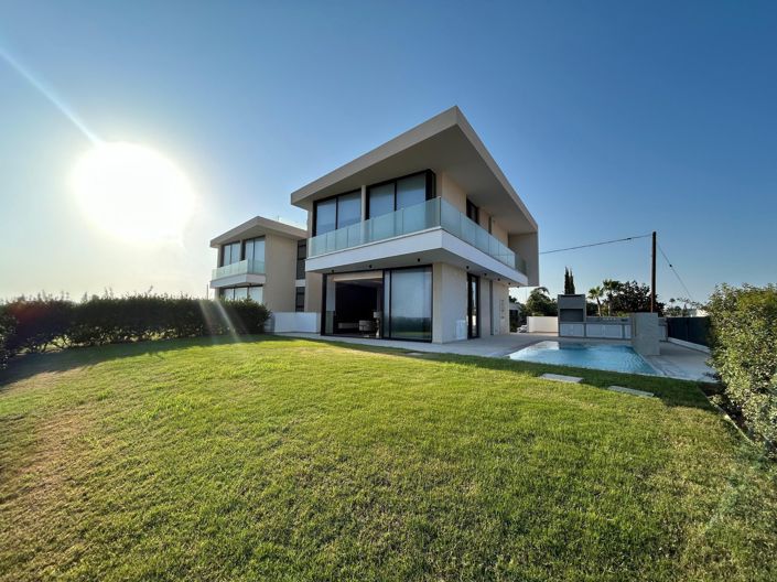 Image No.1-4 Bed House for sale