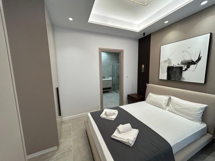 Image No.18-4 Bed House for sale