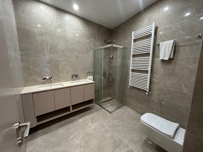 Image No.20-4 Bed House for sale