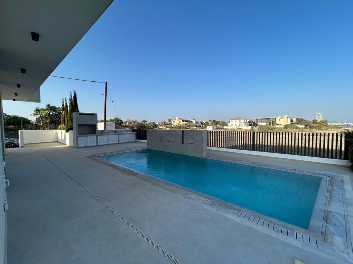 Image No.6-4 Bed House for sale