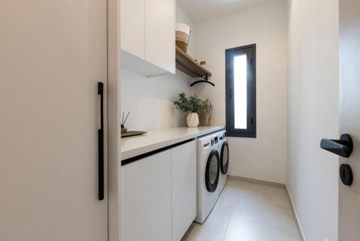 Image No.8-3 Bed House for sale