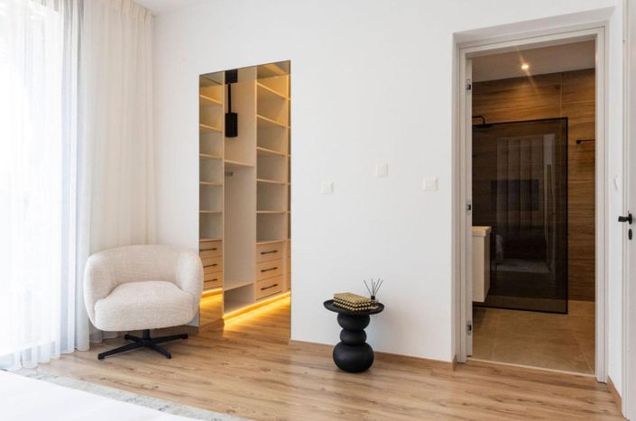 Image No.9-3 Bed House for sale