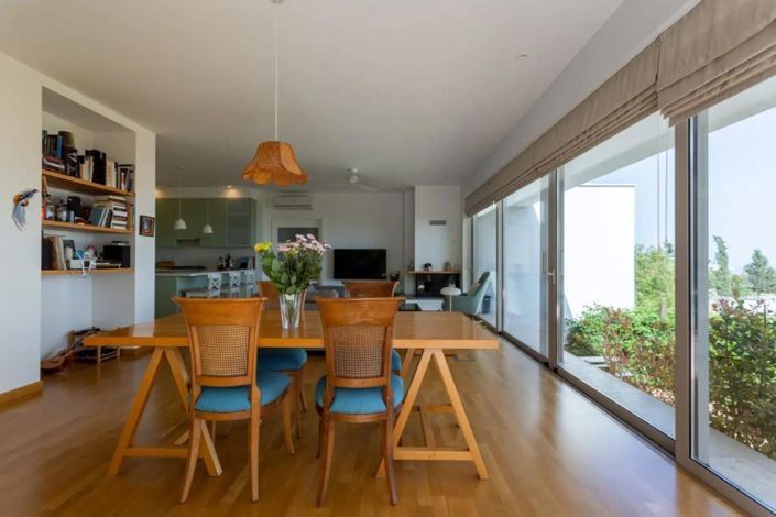 Image No.10-6 Bed House for sale