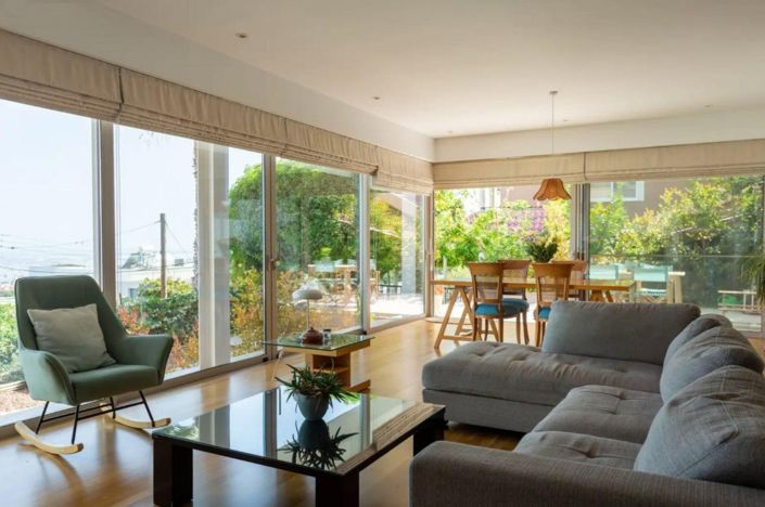 Image No.5-6 Bed House for sale