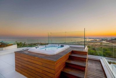 364e293a-b0a1-48ea-b29f-d772f75f3af1