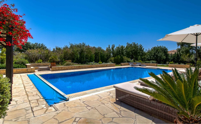 Image No.8-5 Bed House for sale