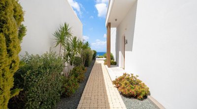 4d9a1e95-5da1-4c90-80bb-641a0a89f5a6