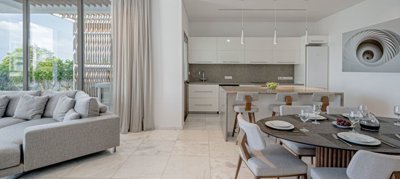 12018aae-c116-41c4-8b4f-49fe8bcb7f63