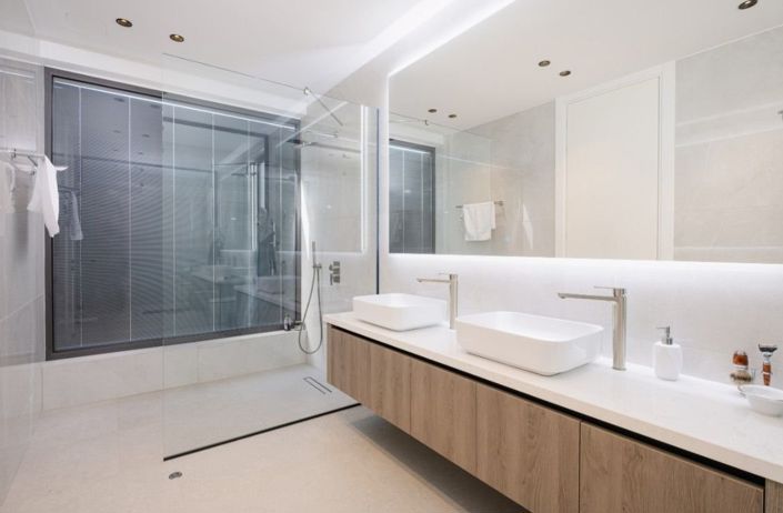 Image No.18-4 Bed House for sale