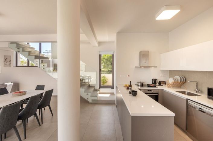 Image No.10-3 Bed House for sale