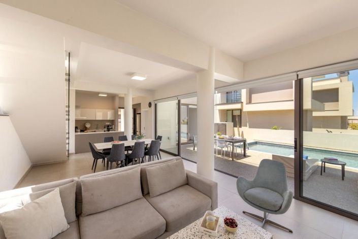 Image No.8-3 Bed House for sale