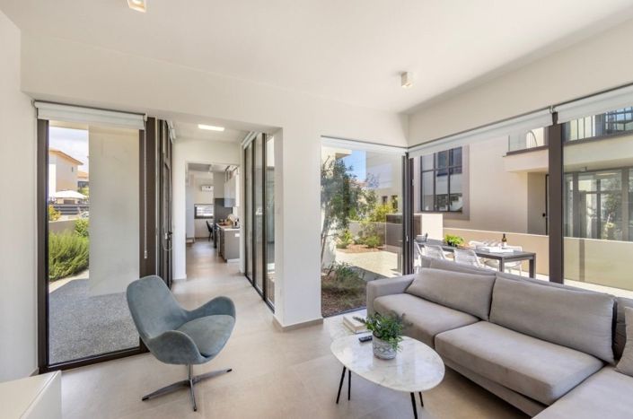 Image No.11-3 Bed House for sale