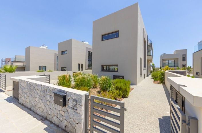 Image No.3-3 Bed House for sale