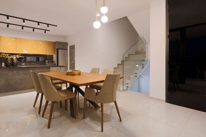 Image No.8-5 Bed House for sale