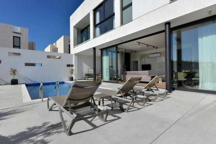 Image No.7-3 Bed House for sale