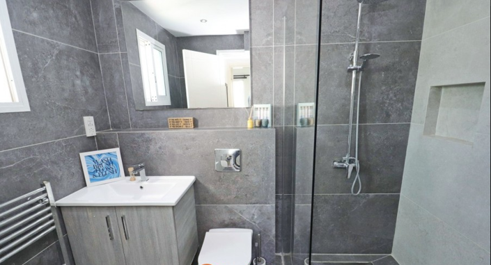 Image No.4-4 Bed House for sale