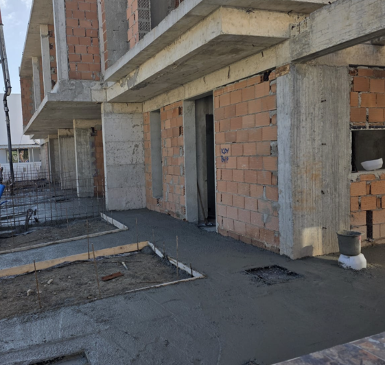 Image No.5-2 Bed House for sale