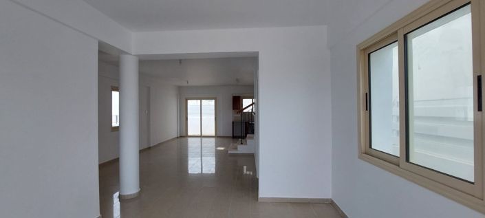 Image No.11-3 Bed House for sale