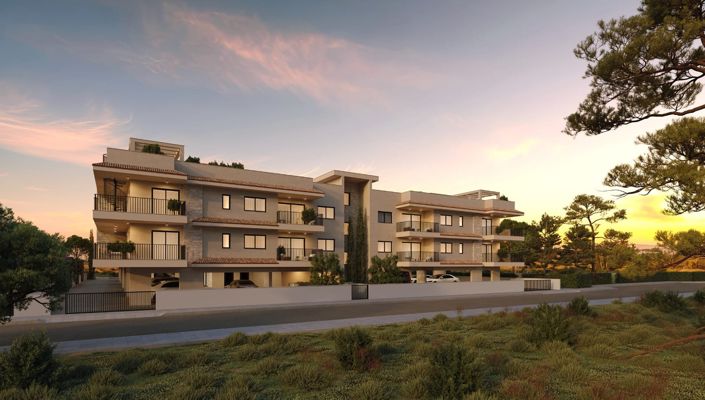 Image No.4-2 Bed House for sale