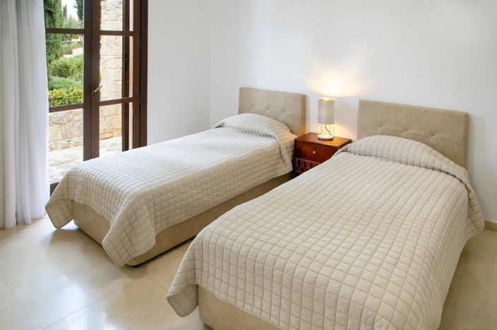 Image No.11-3 Bed House for sale