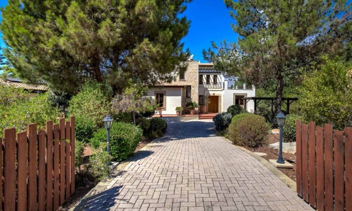 Image No.10-3 Bed House for sale