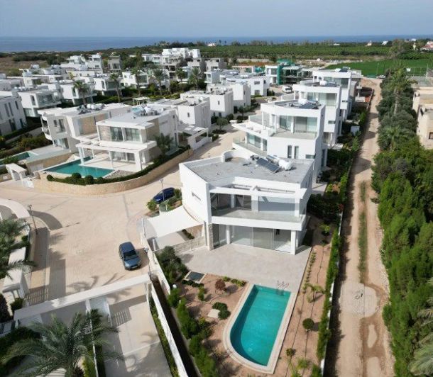 Image No.2-4 Bed House for sale