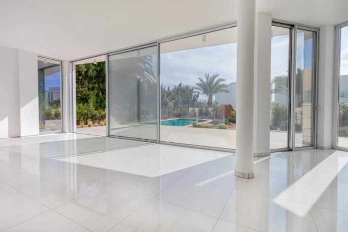 Image No.8-4 Bed House for sale