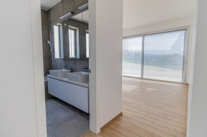 Image No.9-4 Bed House for sale