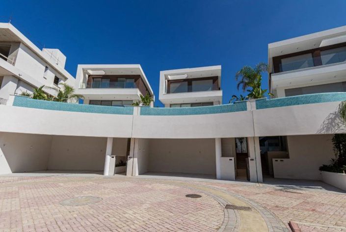 Image No.3-5 Bed House for sale