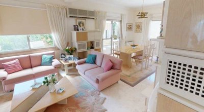 f9157790-9bf2-44b2-a5c6-d5776056ade7