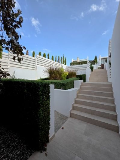 Image No.16-4 Bed House for sale