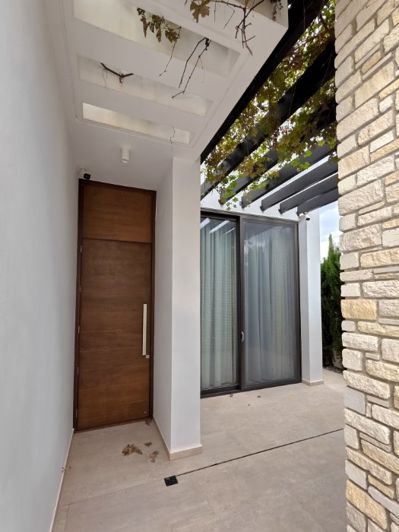 Image No.2-4 Bed House for sale