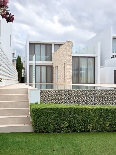 Image No.8-4 Bed House for sale