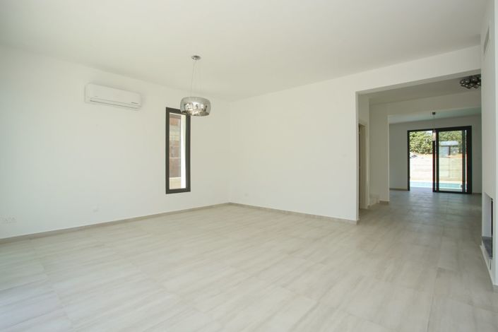 Image No.6-3 Bed House for sale