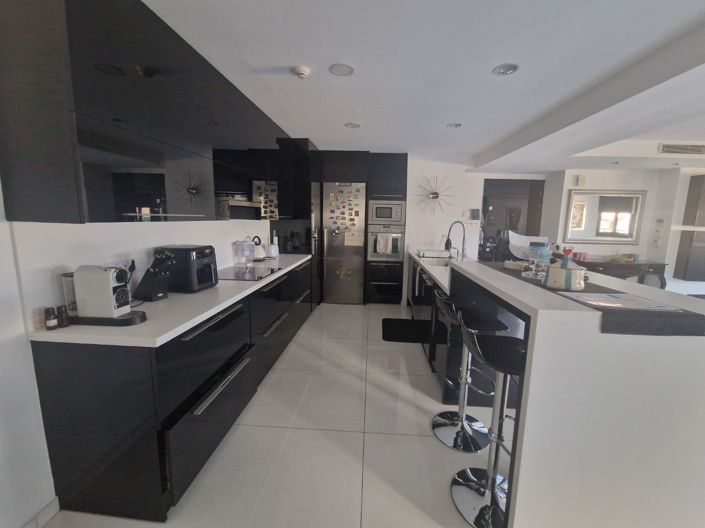 Image No.24-3 Bed Penthouse for sale