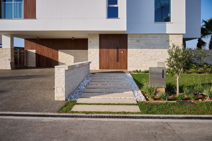 Image No.3-5 Bed House for sale