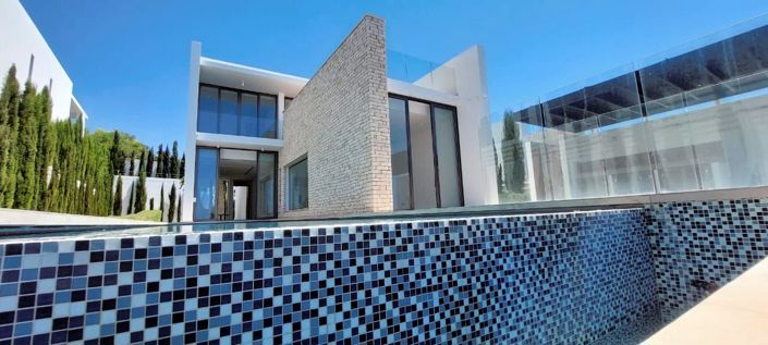 Image No.2-5 Bed Villa for sale