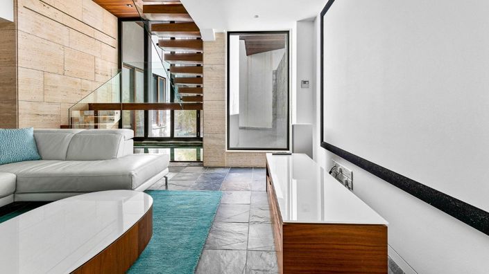Image No.18-5 Bed House for sale