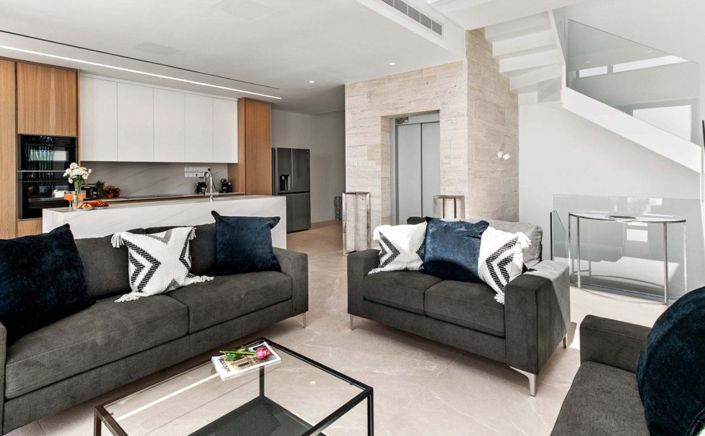Image No.6-6 Bed House for sale