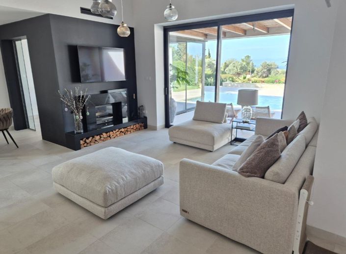 Image No.8-4 Bed House for sale