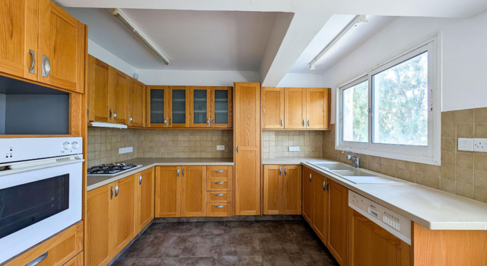 Image No.10-3 Bed House for sale